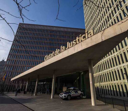 Prisión provisional para el acusado de un apuñalamiento mortal en Bon Pastor El juzgado perdona todas las deudas a una vecina de Barcelona