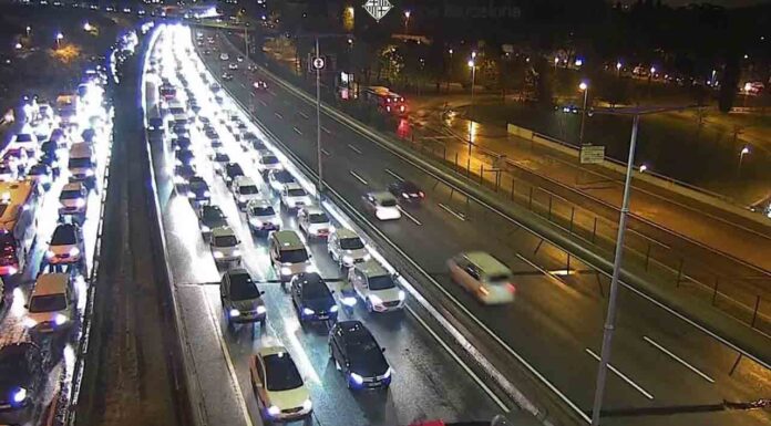 Colas kilométricas en la Ronda de Dalt por un accidente en Horta-Guinardó Colas kilométricas en la Ronda de Dalt por un accidente en Horta-Guinardó
