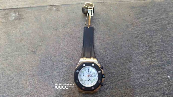 Dos detenidos en Ciutat Vella por el robo de un reloj Audemars Piguet de 40.000 euros