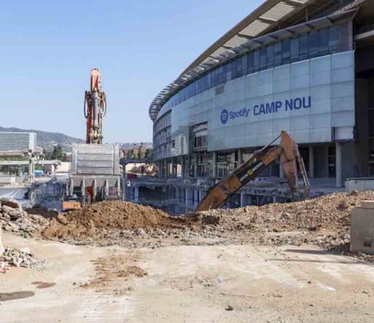 El Ayuntamiento concede al FC Barcelona la licencia de obras para la remodelación del Camp Nou El Ayuntamiento concede al FC Barcelona la licencia de obras para la remodelación del Camp Nou