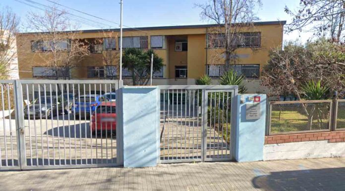 Un niño de 12 años apuñala a una compañera en el Instituto Rubió i Ors de Hospitalet Un niño de 12 años apuñala a una compañera en el Instituto Rubió i Ors de Hospitalet