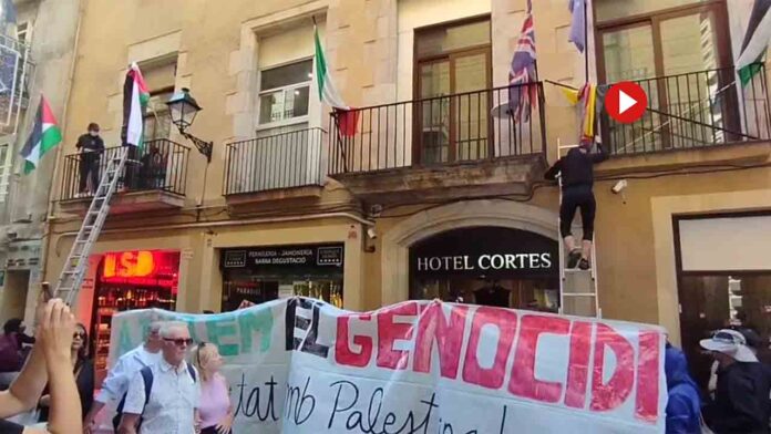 Ocupan el Hotel Cortés de un magnate israelí para denunciar los ataques a Palestina