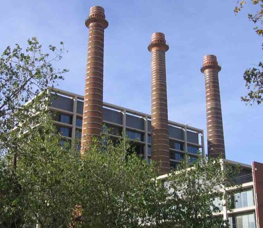 Visto bueno a la transformación de las Tres Xemeneies del Poble-sec Visto bueno a la transformación de las Tres Xemeneies del Poble-sec