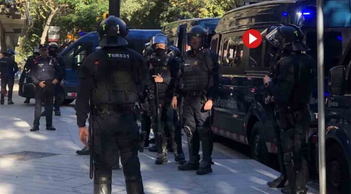 Concentración en la Casa Orsola por el desahucio de un joven de 22 años Concentración en la Casa Orsola por el desahucio de un joven de 22 años
