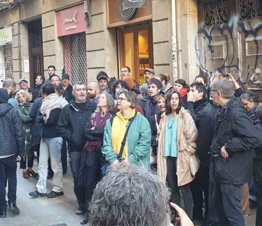 Concentración para detener el desahucio de una vecina del Gótico de 78 años Concentración para detener el desahucio de una vecina del Gótico de 78 años