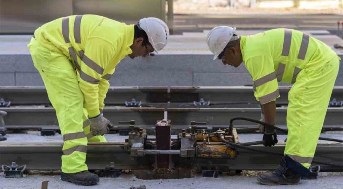 La calle València se queda con un carril entre Roger de Flor y Nàpols Cortado el tráfico en una tramo del paseo Sant Joan por las obras del tranvía