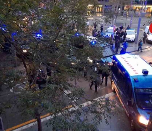 Desalojan a una familia en Sant Antoni con la ayuda de antidisturbios Desalojan a una familia en Sant Antoni con la ayuda de antidisturbios