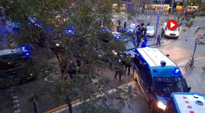 Desalojan a una familia en Sant Antoni con la ayuda de antidisturbios Desalojan a una familia en Sant Antoni con la ayuda de antidisturbios