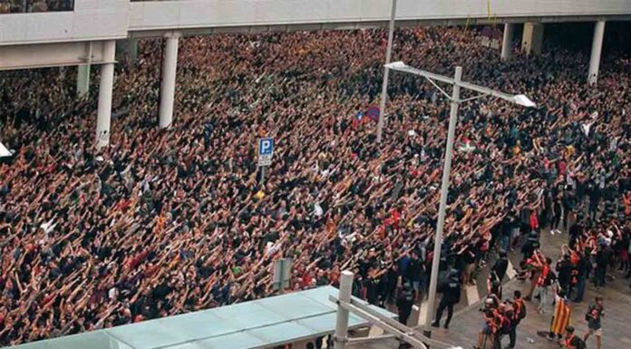 El turista muerto en la protesta de Tsunami en el aeropuerto no aparece en los atestados El turista muerto en la protesta de Tsunami en el aeropuerto no aparece en los atestados