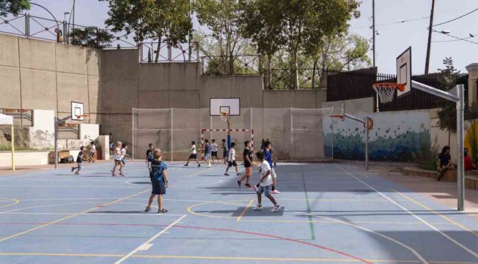 Barcelona abre los patios de 12 escuelas para ofrecerlos durante Navidad Barcelona abre los patios de 12 escuelas para ofrecerlos durante Navidad