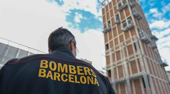 Bombers de Barcelona estrenan nueva torre de prácticas en el Parc Vall d’Hebron Bombers de Barcelona estrenan nueva torre de prácticas en el Parc Vall d'Hebron