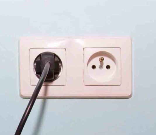 500 vecinos del Eixample se quedan sin luz y agua en Navidad 500 vecinos del Eixample se quedan sin luz y agua en Navidad