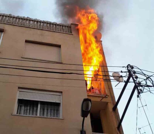Incendio en una vivienda del barrio de la Prosperitat Incendio en una vivienda del barrio de la Prosperitat