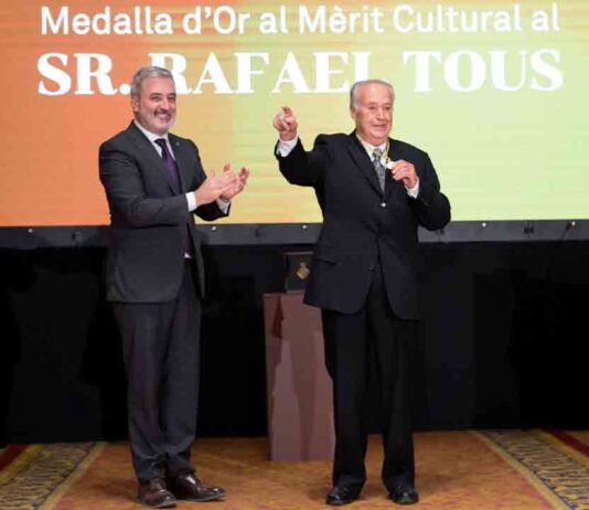 Rafael Tous recibe la medalla de oro al mérito cultural Rafael Tous recibe la medalla de oro al mérito cultural