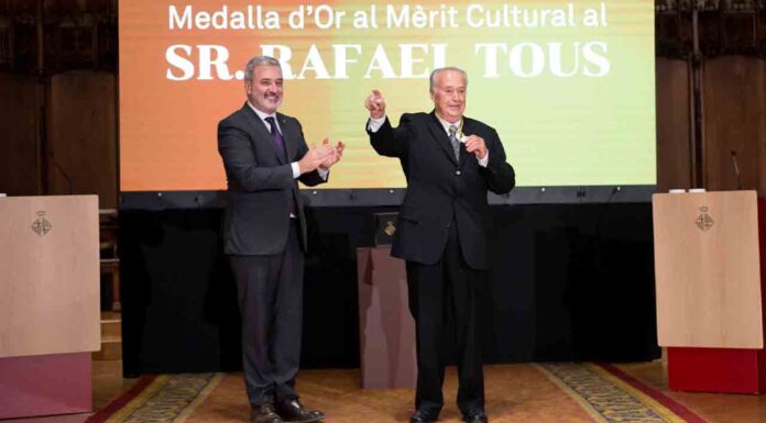 Rafael Tous recibe la medalla de oro al mérito cultural Rafael Tous recibe la medalla de oro al mérito cultural