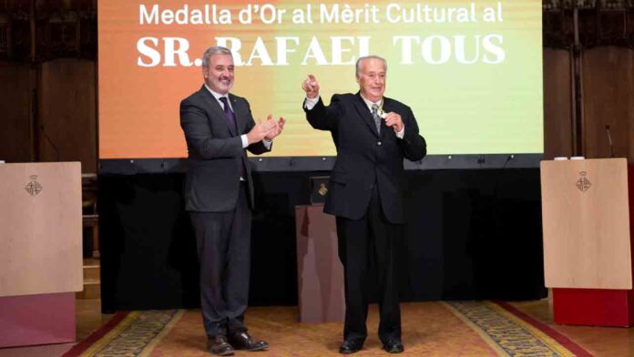 Rafael Tous recibe la medalla de oro al mérito cultural