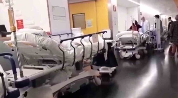 Alerta por la saturación de los centros de salud y hospitales en toda Catalunya Alerta por la saturación de los centros de salud y hospitales en toda Catalunya