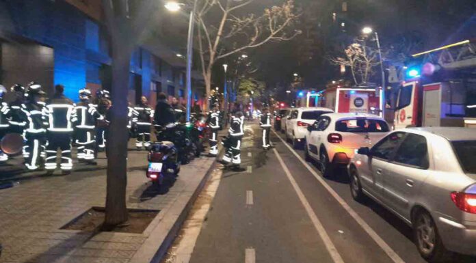 Arde la batería de un patinete y provoca un incendio en un piso de Sant Andreu Arde la batería de un patinete y provoca un incendio en un piso de Sant Andreu