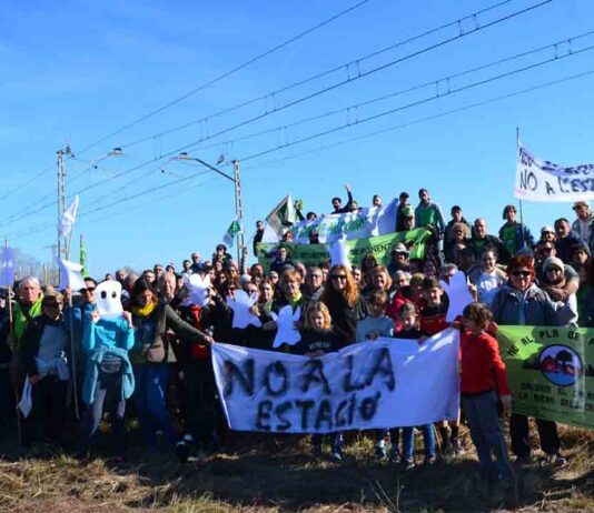 Castelldefels y Gavà dicen basta al Pla de Ponent Castelldefels y Gavà dicen basta al Pla de Ponent