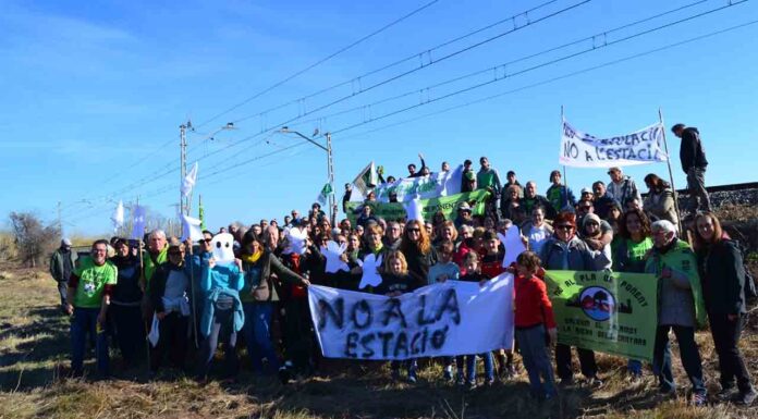 Castelldefels y Gavà dicen basta al Pla de Ponent Castelldefels y Gavà dicen basta al Pla de Ponent