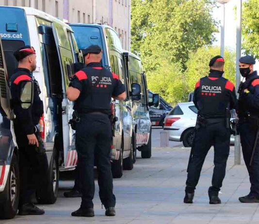 Despliegue policial en el barrio de San Cosme de El Prat Despliegue policial en el barrio de San Cosme de El Prat