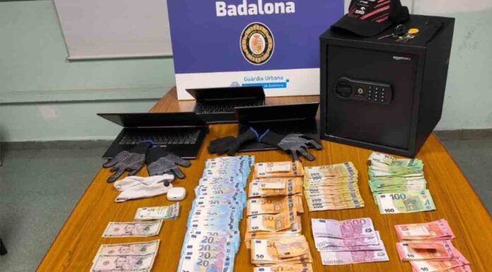 Dos detenidos en un VTC tras robar en un restaurante Dos detenidos en un VTC tras robar en un restaurante