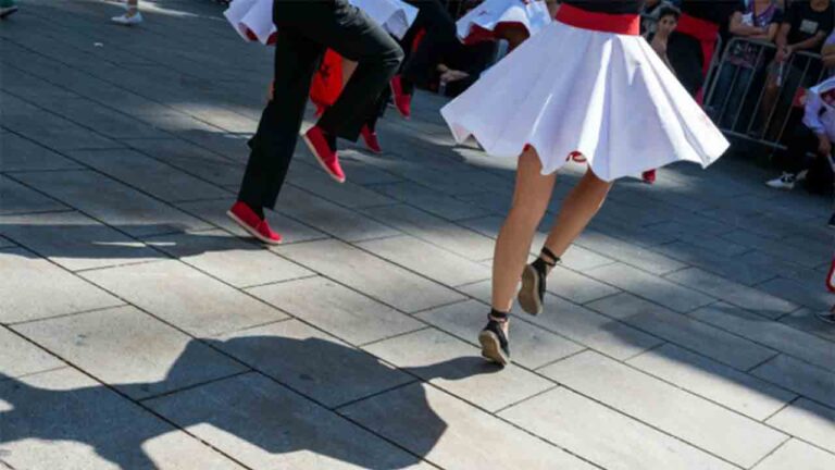 Empieza la temporada de los bailes de sardanas en Sarrià – Sant Gervasi