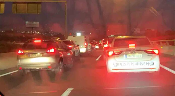 Largas colas de acceso a Barcelona por un accidente en la Ronda de Dalt Largas colas de acceso a Barcelona por un accidente en la Ronda de Dalt