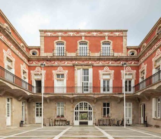 Las fachadas del Institut Verdaguer lucen restauradas Las fachadas del Institut Verdaguer lucen restauradas