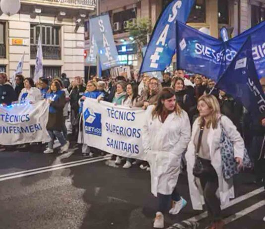 Los sindicatos de técnicos sanitarios llegan a un acuerdo y desconvocan la huelga Los sindicatos de técnicos sanitarios llegan a un acuerdo y desconvocan la huelga