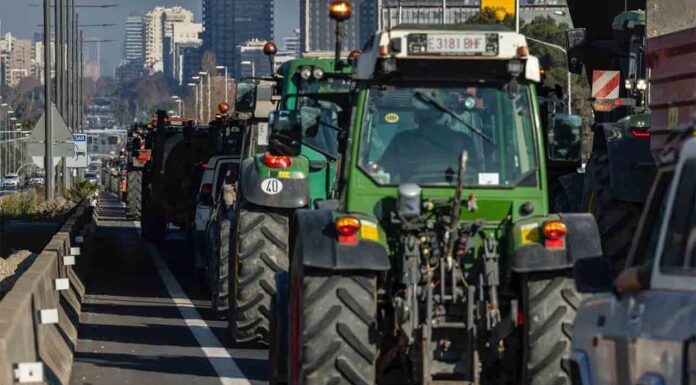 Cortes en la red viaria de Barcelona por la tractorada al Mercabarna Cortes en la red viaria de Barcelona por la tractorada al Mercabarna