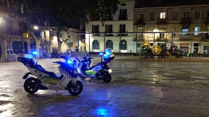 Detenidos tras atracar a punta de navaja a tres jóvenes en Gràcia