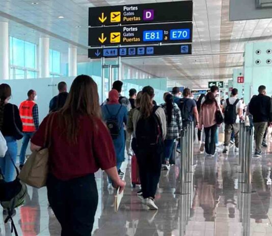 El aeropuerto de El Prat prevé hoy la mayor llegada de congresistas por el MWC El aeropuerto de El Prat prevé hoy la mayor llegada de congresistas por el MWC