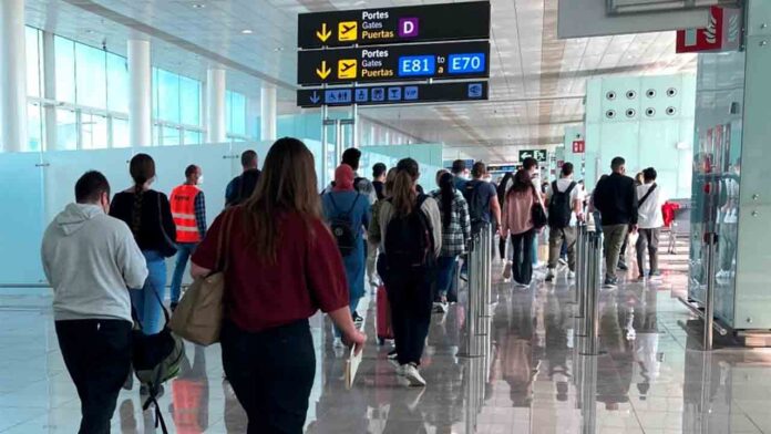 El aeropuerto de El Prat prevé hoy la mayor llegada de congresistas por el MWC
