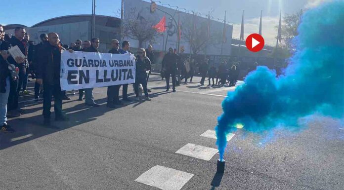 La Guàrdia Urbana de Hospitalet protesta frente al MWC, como el pasado año La Guàrdia Urbana de Hospitalet protesta frente al MWC