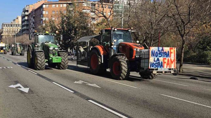La Unió de Pagesos convoca una tractorada para bloquear Mercabarna