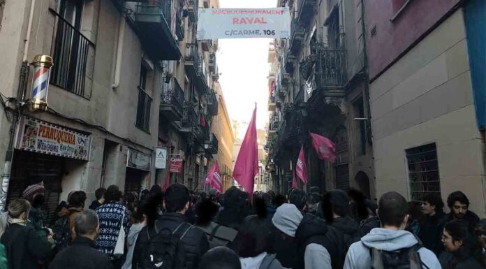 Movilización vecinal en el Raval por el desahucio de cuatro pisos Movilización vecinal en el Raval por el desahucio de cuatro pisos