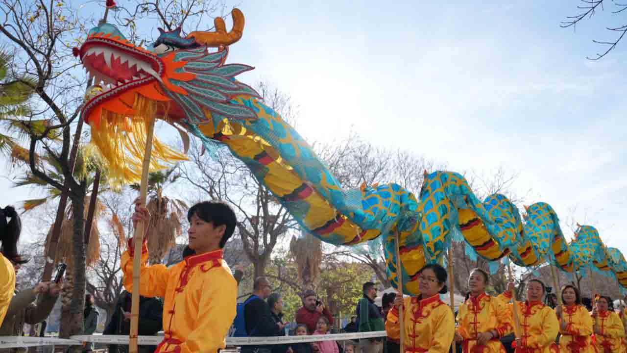 Barcelona da la bienvenida al nuevo año chino, el año del dragón