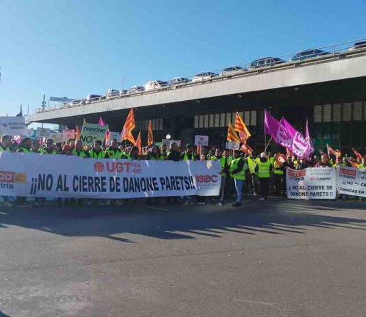 Protesta de los trabajadores de Danone contra el cierre de la planta de Parets Protesta de los trabajadores de Danone contra el cierre de la planta de Parets