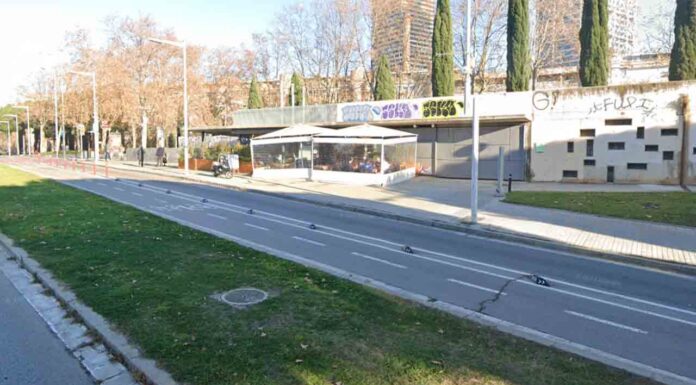 Una grúa atropella a un hombre y una niña en la Avenida Icària Una grúa atropella a un hombre y una niña en la Avenida Icària