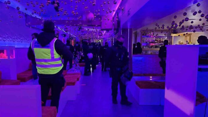 Venta de drogas y multitud de infracciones en una bar musical de Sant Gervasi