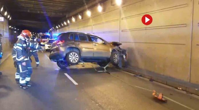 Vuelca un coche en un accidente en el túnel de Camèlies Vuelca un coche en un accidente en el túnel de Camèlies