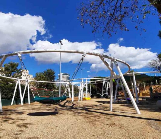 El parque de Poblenou acoge una nueva área de juego infantil El parque de Poblenou acoge una nueva área de juego infantil