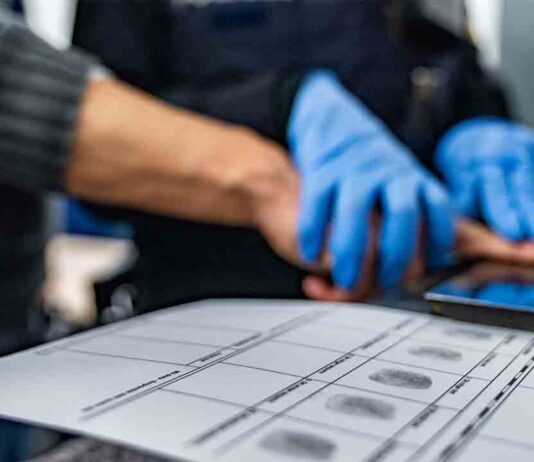 Retiene a una mujer en su casa de Pedralbes para robarle las joyas Se hacía pasar por un trabajador de obra para asaltar pisos con violencia