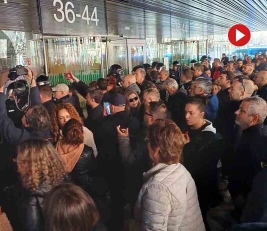 Los Mossos cargan contra los funcionarios de prisiones en la Consellería Los Mossos cargan contra los funcionarios de prisiones en la Consellería