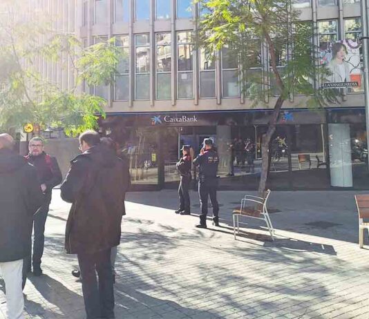 Los Mossos registran la sede de la Federación Catalana de Fútbol Los Mossos registran la sede de la Federación Catalana de Fútbol