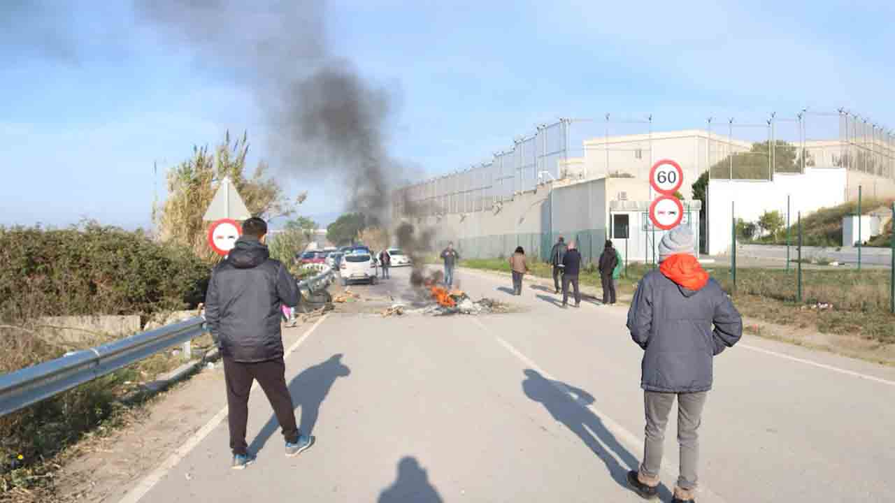 Nueva jornada de protestas: funcionarios bloquean Wad-Ras y Quatre Camins