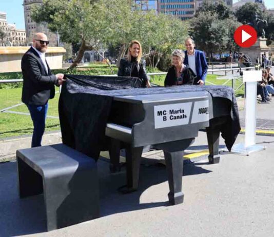 Maria Canals instala un piano solar en la plaza de Catalunya Maria Canals instala un piano solar en la plaza de Catalunya