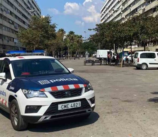Agreden con un arma blanca a un profesor de instituto de Sant Adrià Muere un hombre apuñalado en La Mina