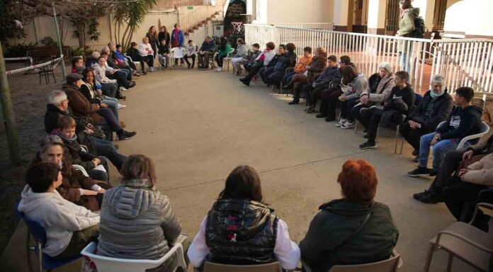 Niños y mayores interactúan dentro del proyecto “¿T’acompanyo? No estás sol/sola” Niños y mayores interactúan dentro del proyecto “¿T'acompanyo? No estás sol/sola”